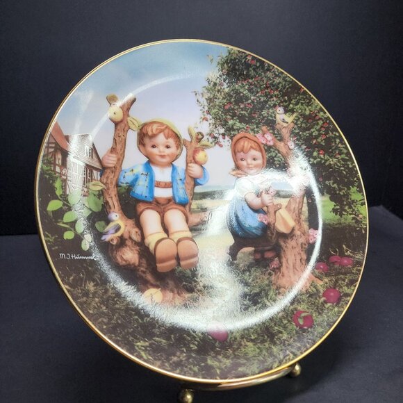 M.J Hummel Apple Tree Boy & Girl Collectors Plate 8'' Danbury Mint 1989 - Picture 2 of 7